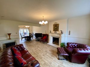 Lounge/Diner- click for photo gallery